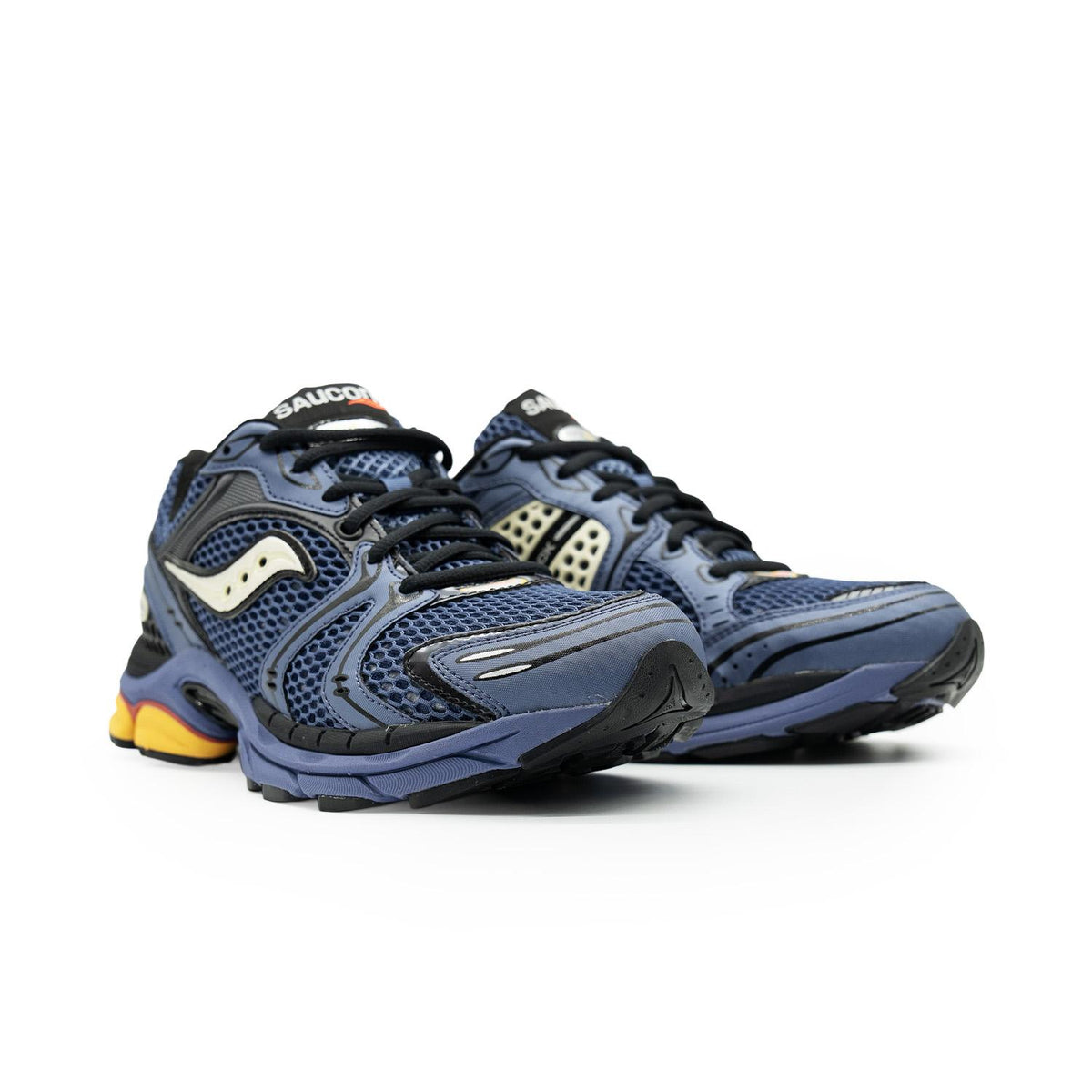 Chaussure de running Saucony ProGrid Triumph 4 bleu et noir – vue 3
