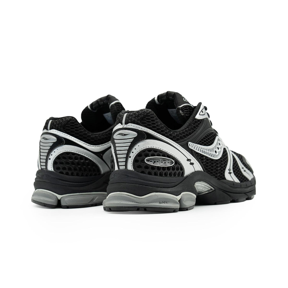 Chaussure de running Saucony ProGrid Triumph 4 noir et argent – vue 4