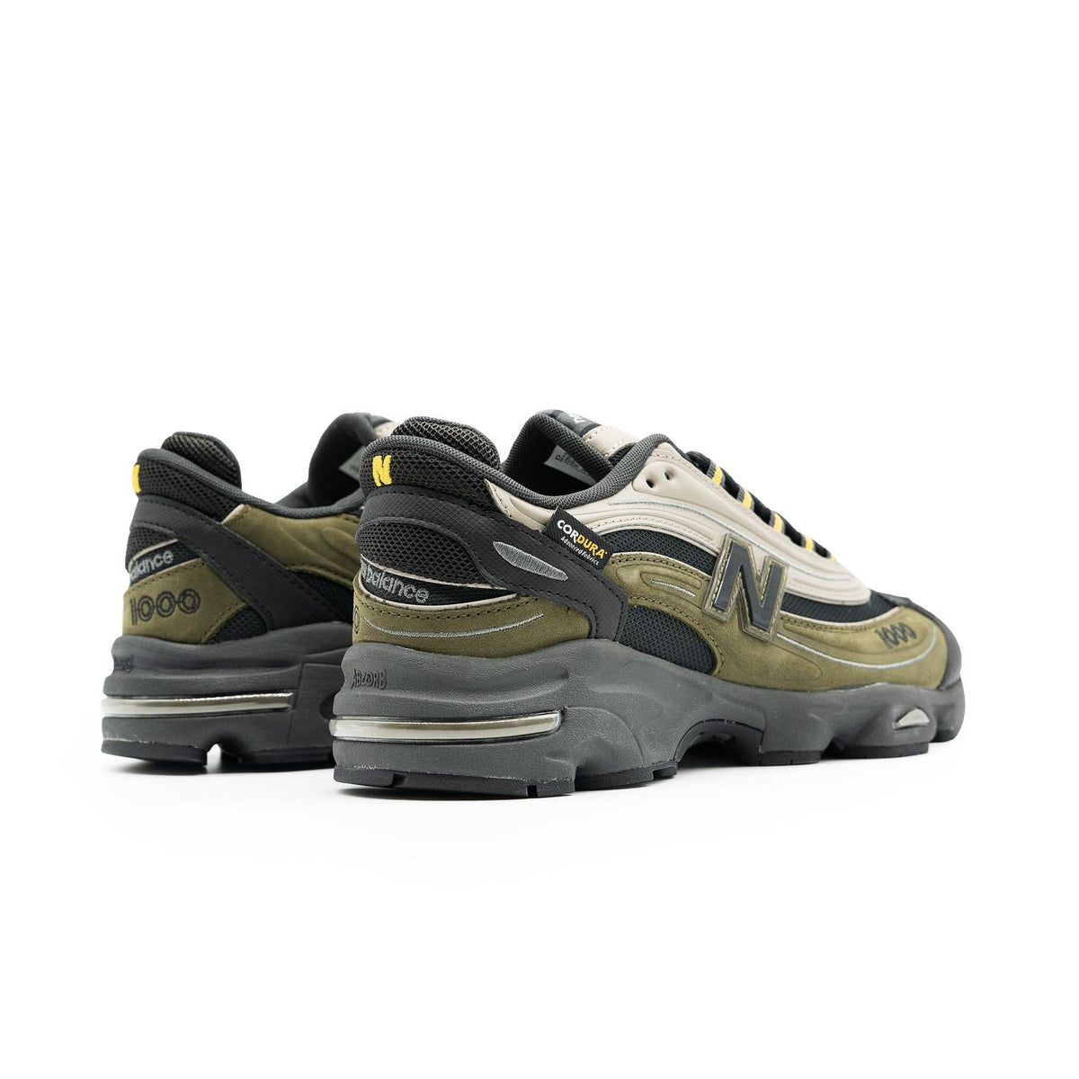 Sneakers New Balance 1000 beige et noir – vue 4