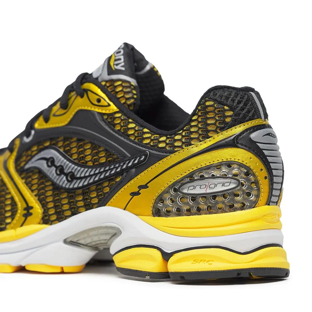 Chaussure de running Saucony ProGrid Triumph 4 jaune et argent – vue 3