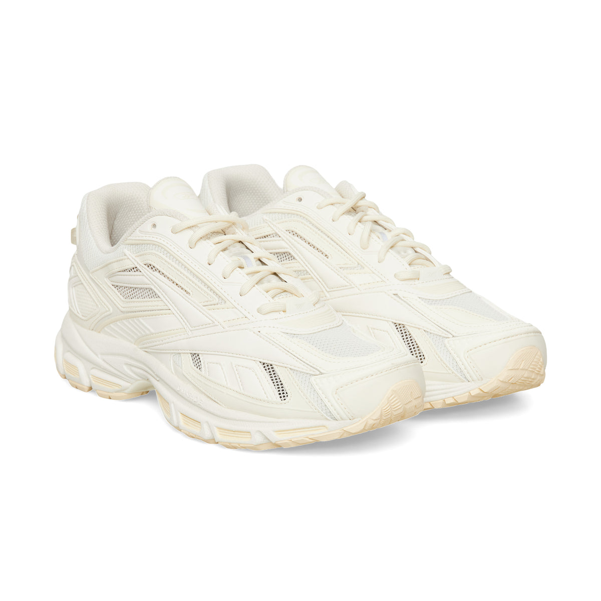 Chaussure de running Reebok Premier Road Ultra écru – vue 3/4 avant