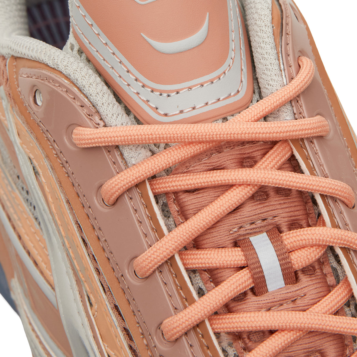 Chaussure de running Reebok Premier Road Ultra pêche et bleu – détail de l'avant-pied